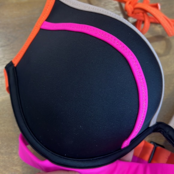 Victoria’s Secret Hottie Halter Padded Bikini Top- Size 32D - Picture 4 of 8